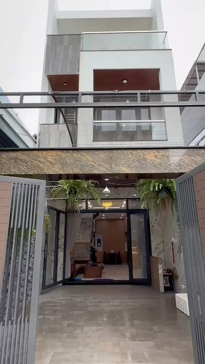 Nhà 3 tầng Nơ Trang Long, Hải Châu 90m² giá 10.6 tỷ - Sẵn sàng đón Tết!