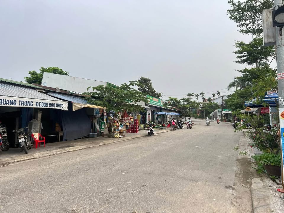 Bán gấp FrontHouse 240m² mặt tiền Nguyễn Khoa Văn, Phú Bài, Huế giá 3.6 tỷ - Kinh doanh sầm uất!