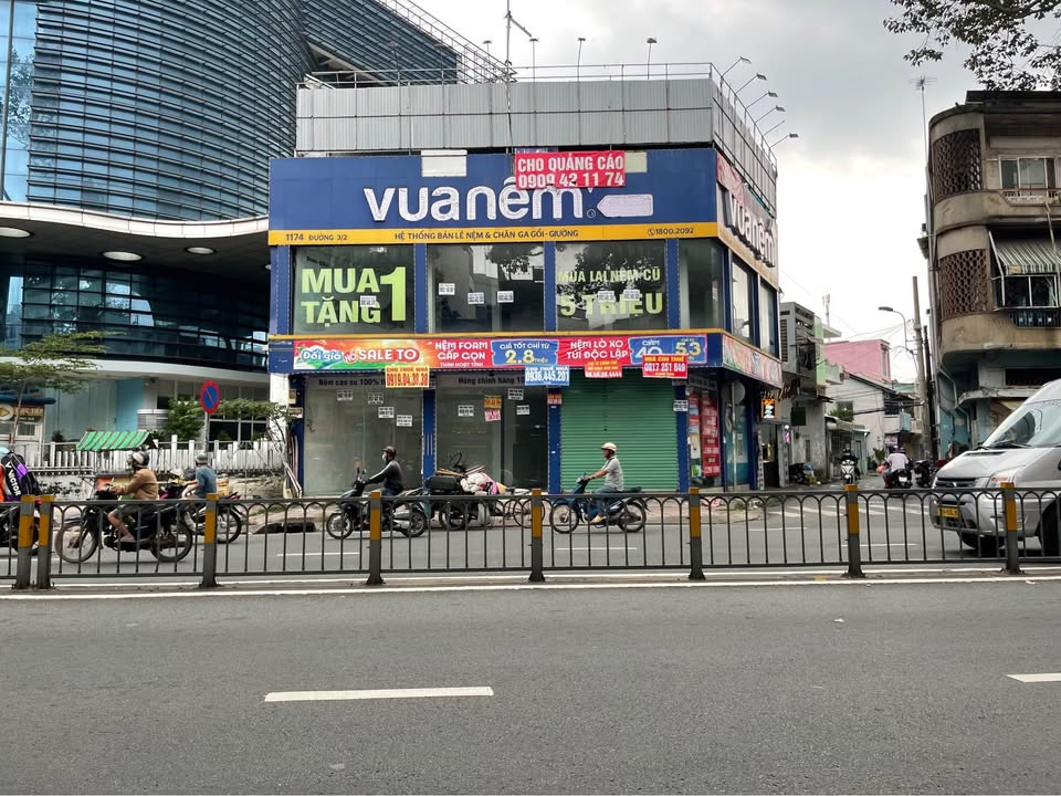 Cho thuê FrontHouse 135m² Đường 3/2 Quận 11 - Mặt tiền góc 2 đường