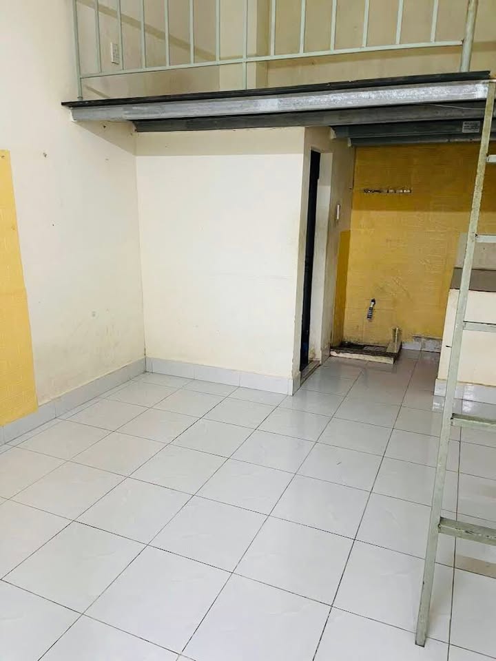 Phòng trọ gác lửng 98 Nguyễn Sơn, Đà Nẵng giá 2.1 triệu - Không chung chủ, tự do thoải mái!