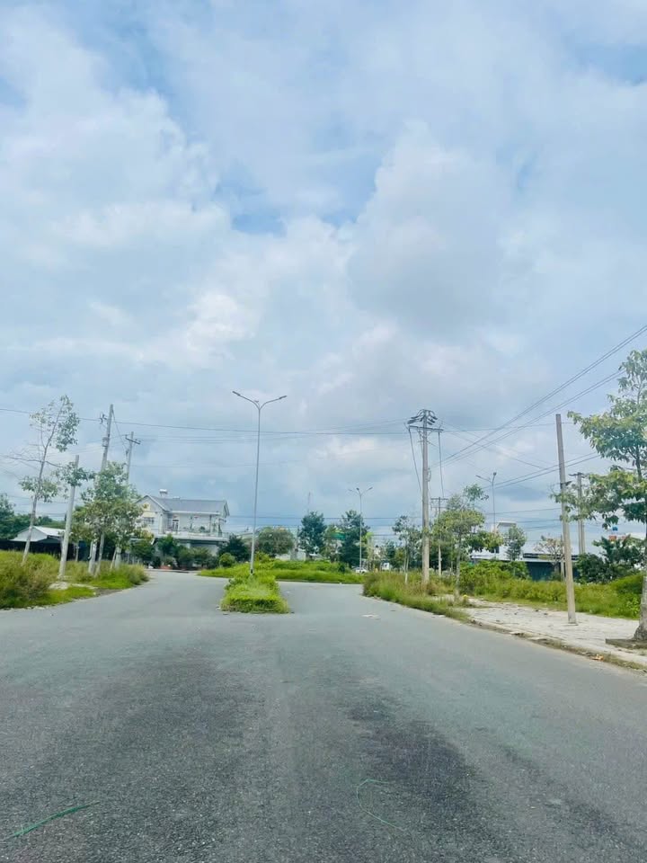 Bán đất nền KDC Minh Linh Vĩnh Long 112,6m² giá 1,4 tỷ - Vị trí đẹp, giá tốt!