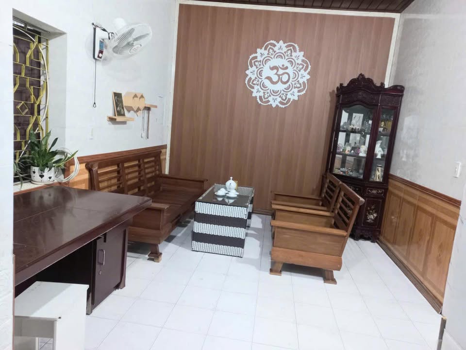 Nhà nguyên căn đường Nguyễn Phong Sắc 300m² giá 6 triệu - Đầy đủ nội thất, thoáng mát!