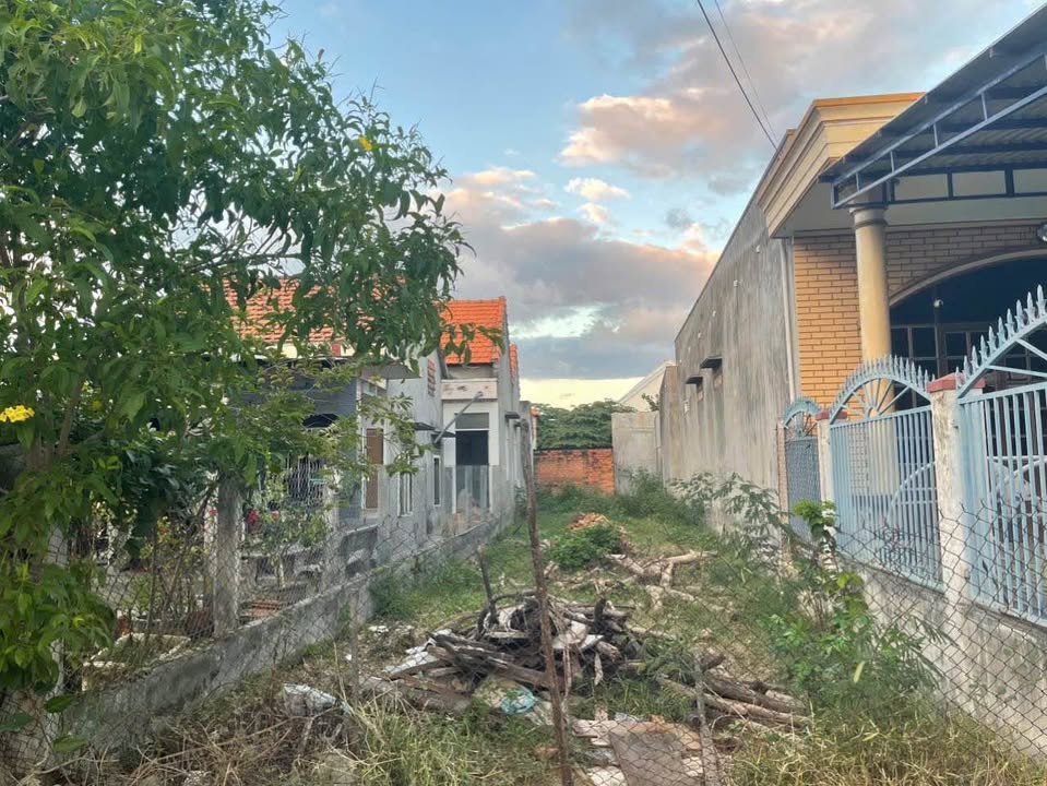 Đất nền thổ cư Vạn Lương 126m² giá 1.1 tỷ - Khu dân cư đông đúc, tiện nghi đầy đủ!