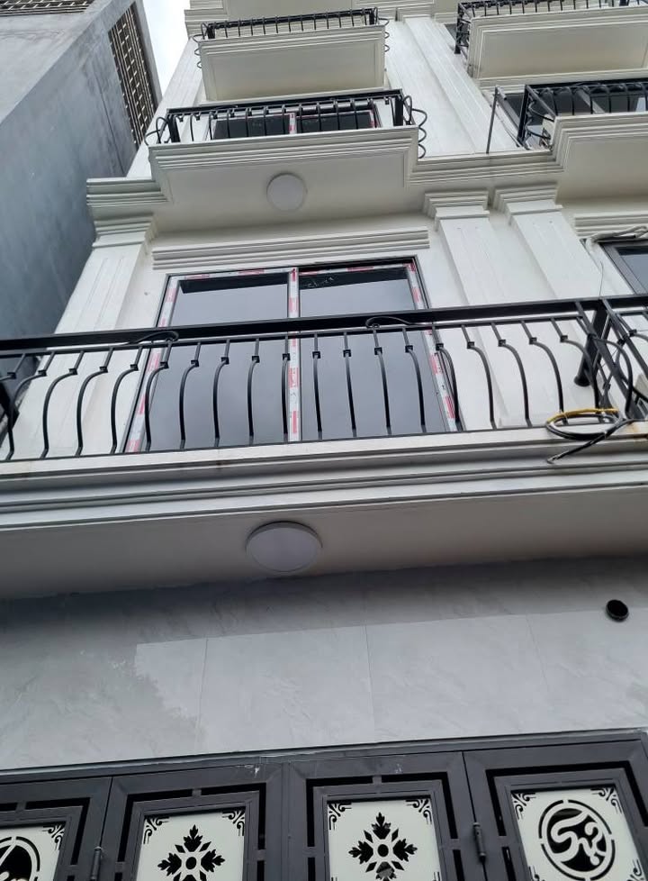 Nhà đẹp Ỷ La, Dương Nội 32m² giá 5 tỷ - Thiết kế hiện đại, sẵn sàng ở ngay!