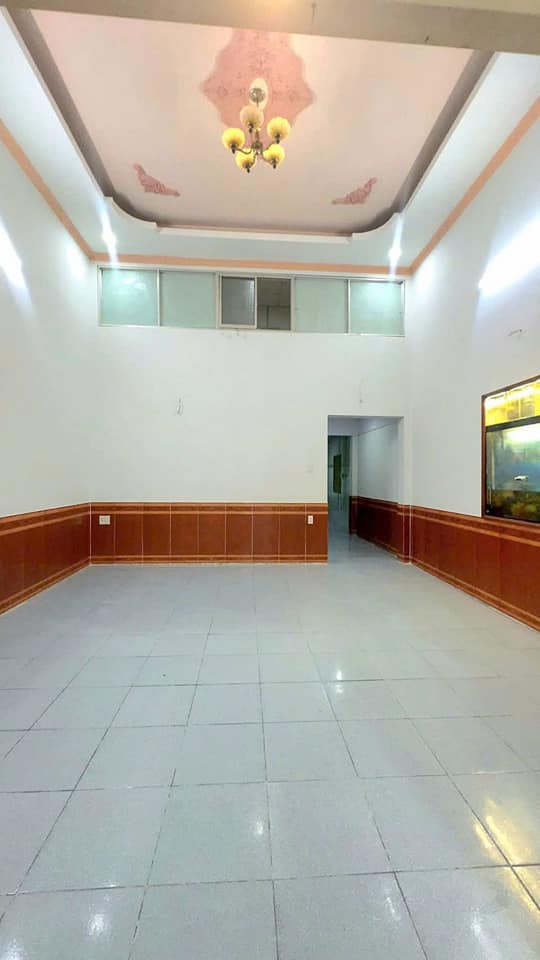 Nhà cấp 4 gác lửng Dĩ An 125m² giá 3.45 tỷ - Kinh doanh thuận lợi!