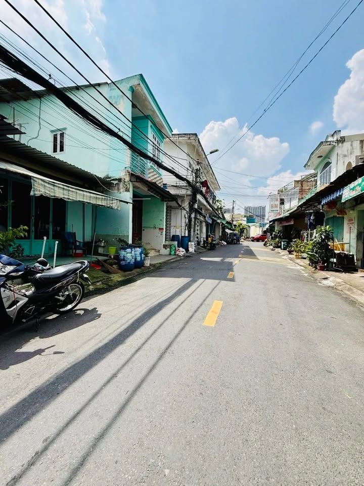 Nhà mặt tiền kinh doanh Linh Xuân 30m² giá chỉ 3TXX - Cơ hội đầu tư hấp dẫn!