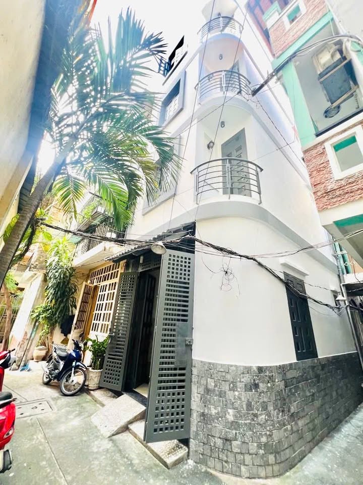 Nhà 4 tầng Bến Vân Đồn quận 4 - 96m² giá chỉ 6 tỷ - Đầu tư sinh lời ngay!