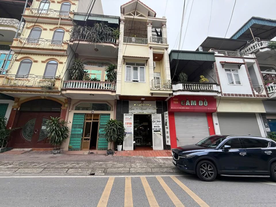 Nhà phố Trưng Vương Uông Bí 77m² chỉ 3,5 tỷ - Mặt tiền rộng tiện ích!