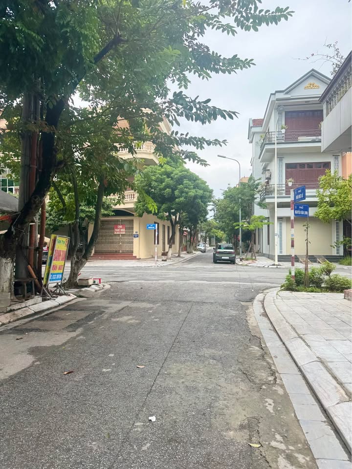 Nhà 3 Tầng đường Nguyễn Văn Linh Vĩnh Yên 100m² giá 5 tỷ - Chính chủ bán gấp!