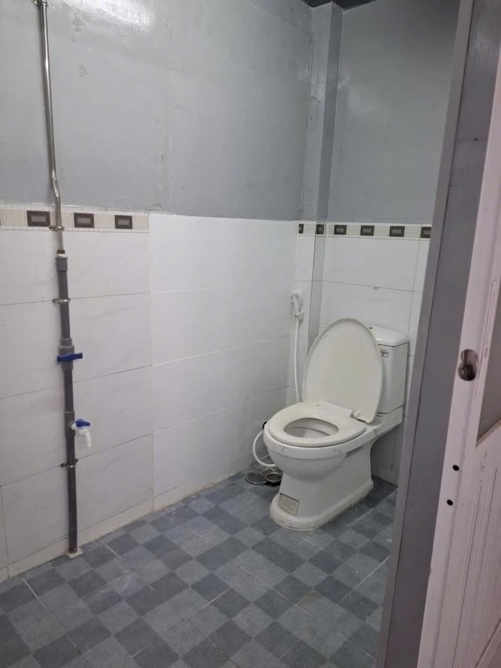 Cho thuê nhà mặt tiền Tân Chánh Hiệp, Quận 12 - 75m² giá 10 triệu/tháng, kinh doanh sầm uất!