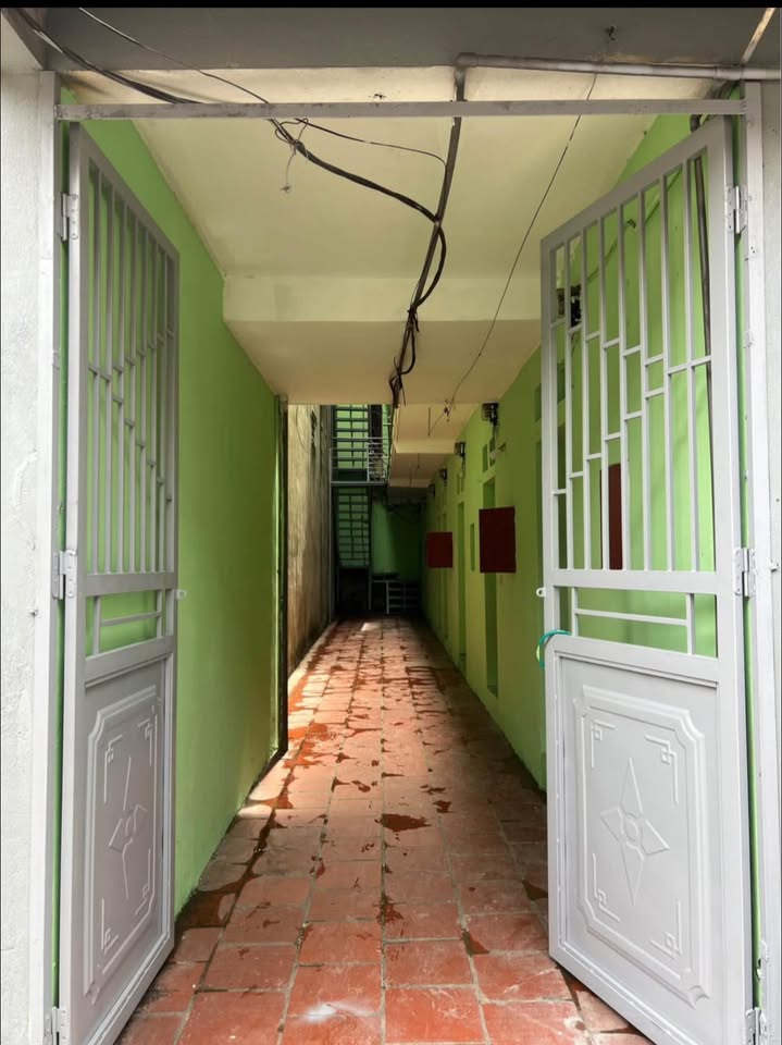 Nhà trọ 3 tầng Long Châu 102m² giá 2 tỷ - Đầu tư sinh lời ngay!