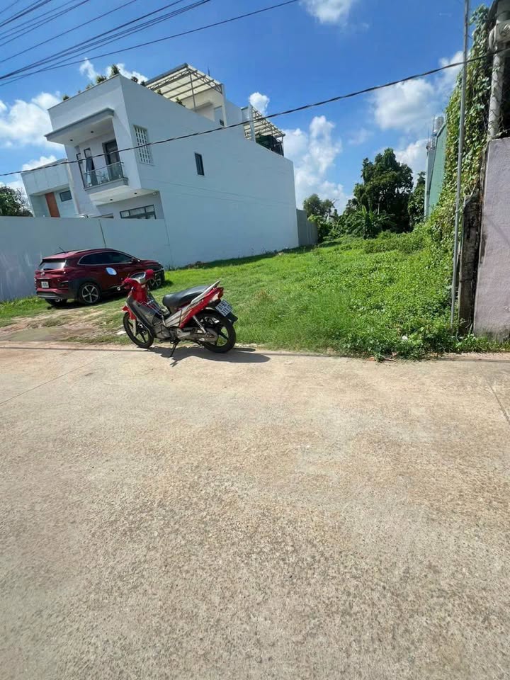 Đất nền 651m² tại Nguyễn Tri Phương, Thủ Dầu Một - Sổ đỏ chính chủ, giá chỉ 20 triệu/m²!