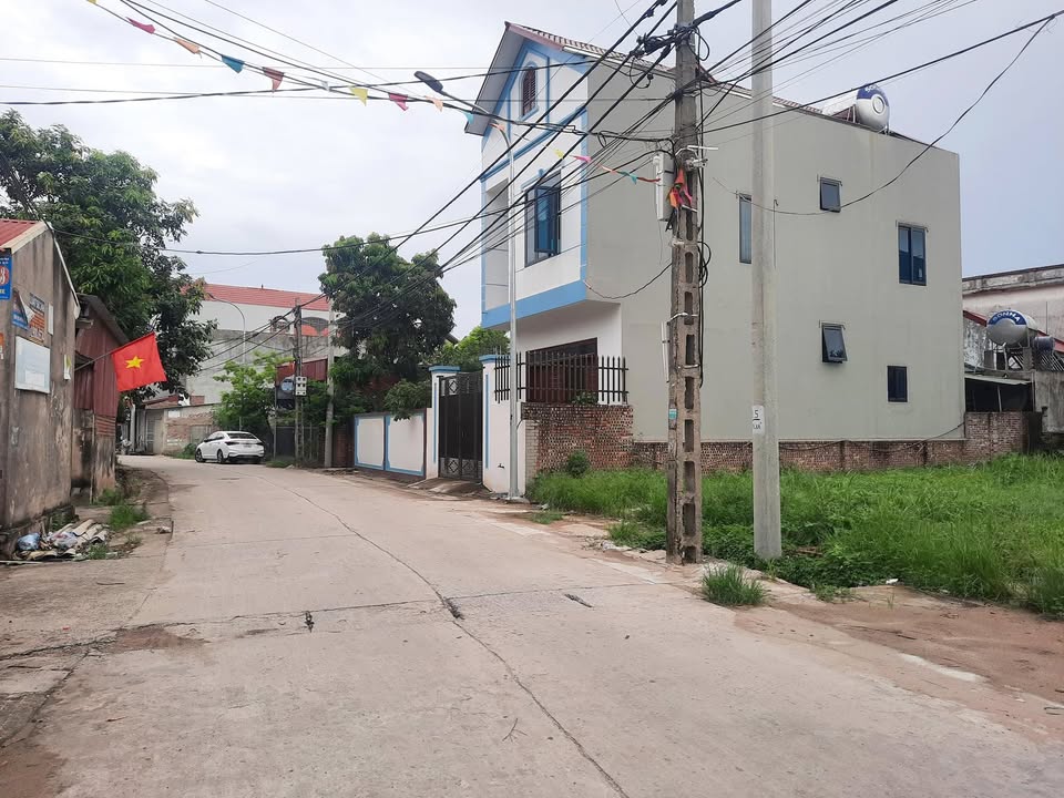 Bán lô đất 55m² trục chính Dư Xá, Ninh Xá, Thuận Thành - Giá chỉ 2 tỷ hấp dẫn!