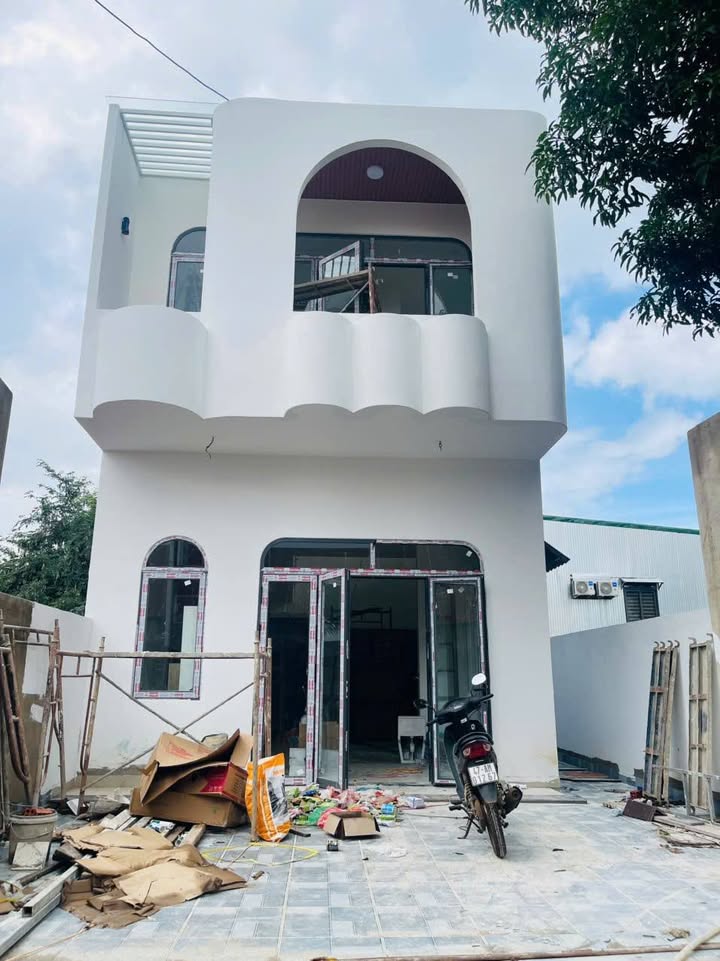 Nhà 2 tầng hẻm đường 451 Ymoan, Buôn Ma Thuột 120m² giá 3.45 tỷ - Kiến trúc hiện đại, vị trí thuận tiện!