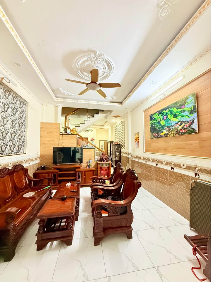 Nhà lầu tại Chợ Tân Long, Dĩ An 60m² giá 2.3 tỷ - Sổ hồng chính chủ!