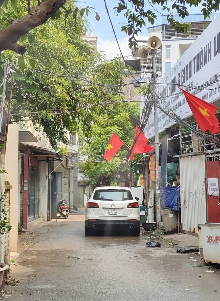 Nhà phân lô Doanh Trại Quân Đội 376 Đường Bưởi - 125m² giá 30.5 tỷ - Ô tô tránh, giao thông thuận tiện!