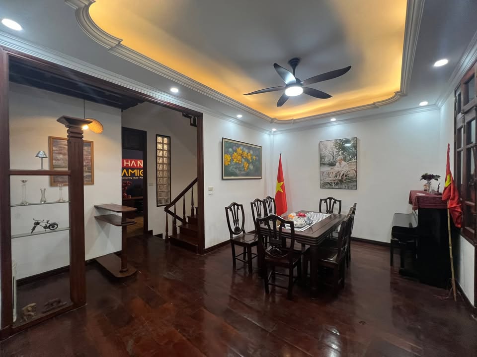 Nhà phố góc 5 tầng ngõ 61 Hoàng Cầu 78m² giá 34.9 tỷ - Vị trí đắc địa gần hồ