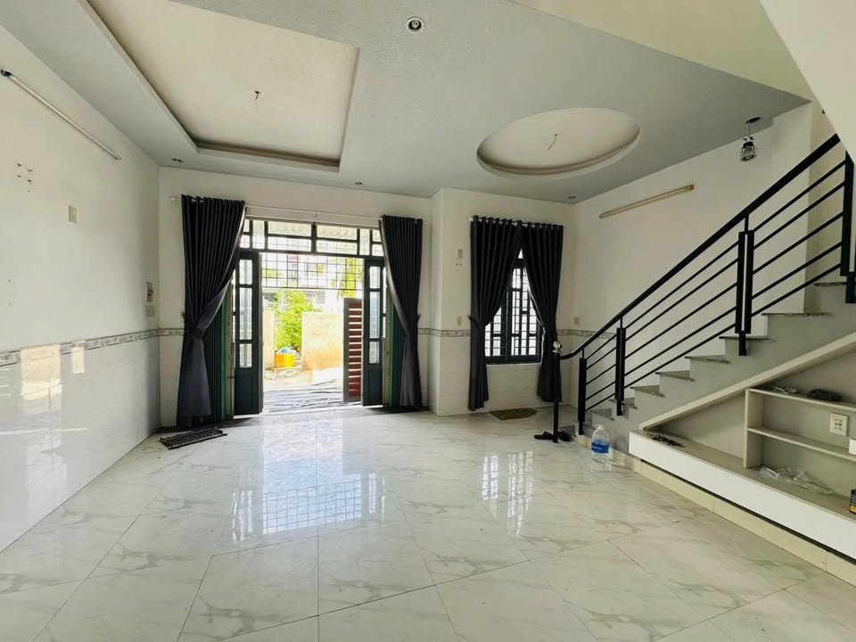 Nhà phố Vĩnh Hải Nha Trang 60m² giá 4.25 tỷ - Đường xe hơi vào tận nơi!