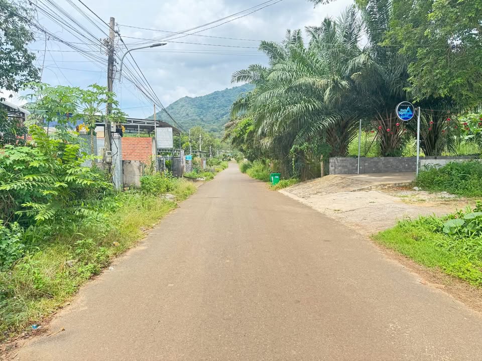 Đất thổ cư Hậu Dài 420m² giá 2.3 tỷ - Cơ hội đầu tư tuyệt vời!