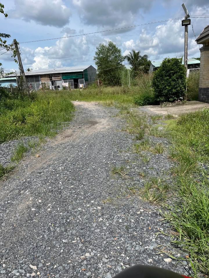 Đất thổ cư 300m² giá 2.7 tỷ - Đường thông ô tô, vị trí đẹp tại Tây Ninh!