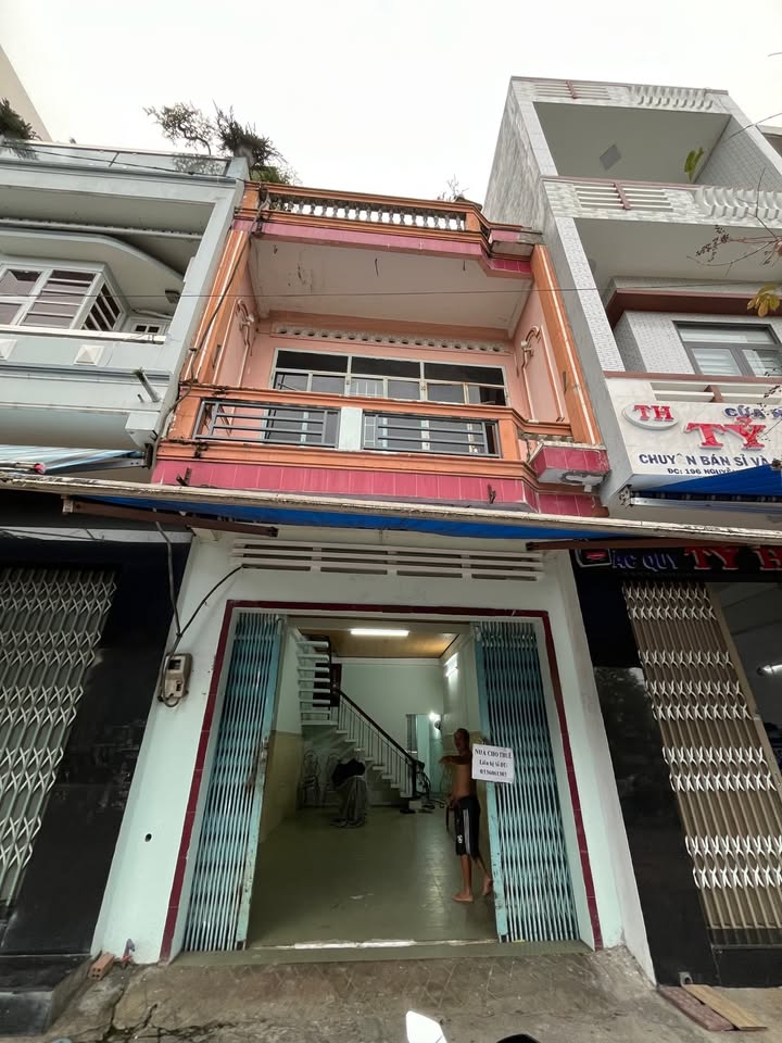 Nhà nguyên căn 2 tầng cho thuê tại Tuy Hòa 70m² - Mặt tiền đường Nguyễn Tất Thành!