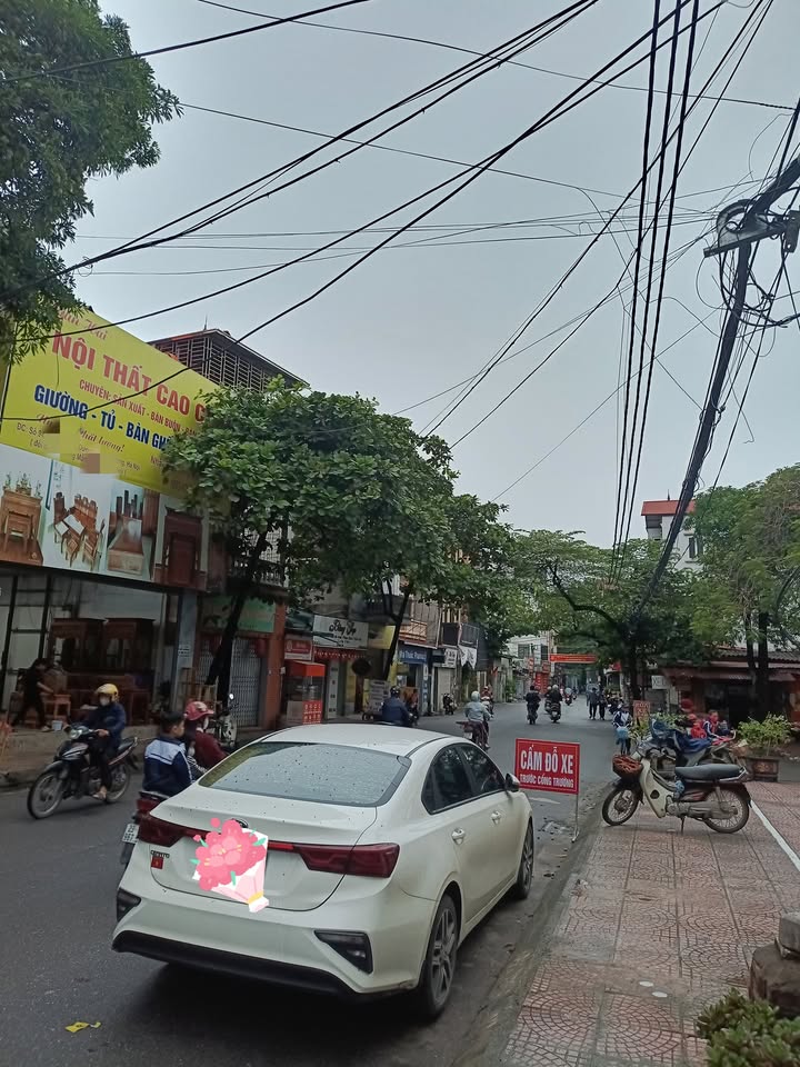 Nhà mặt chợ Dương Nội, Hà Đông 3 tầng giá chỉ 11 triệu - Kinh doanh sầm uất!