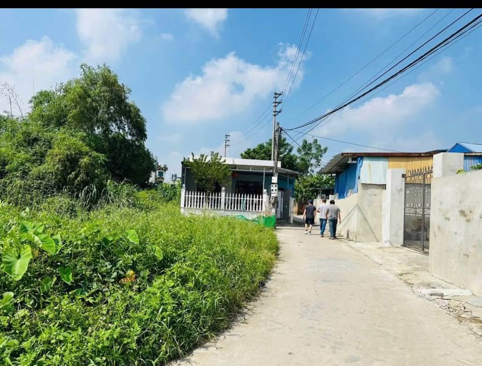 Nhà đẹp mới xây tại Phổ Yên 190m² giá 3.9 tỷ - Đầy đủ nội thất, vào ở ngay!