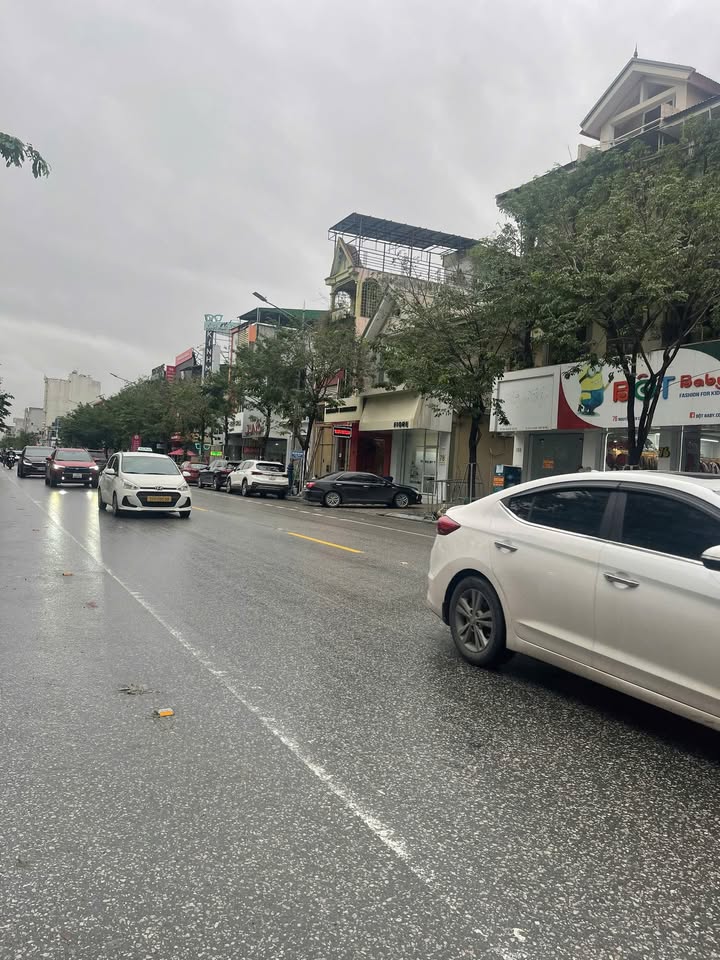 Nhà mặt đường Nguyễn Văn Cừ TP Vinh 164m² giá 30 tỷ - Vị trí đắc địa phố đi bộ!