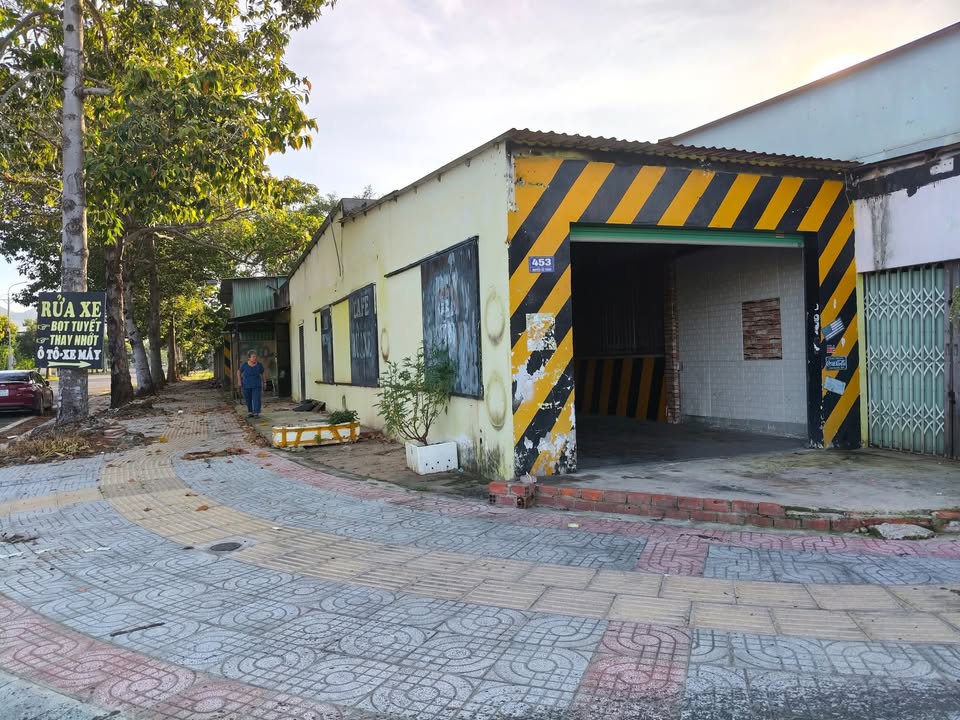 Cho thuê mặt bằng góc 2 mặt tiền Nguyễn Tất Thành, Long Hải - Giá chỉ 6 triệu/tháng!