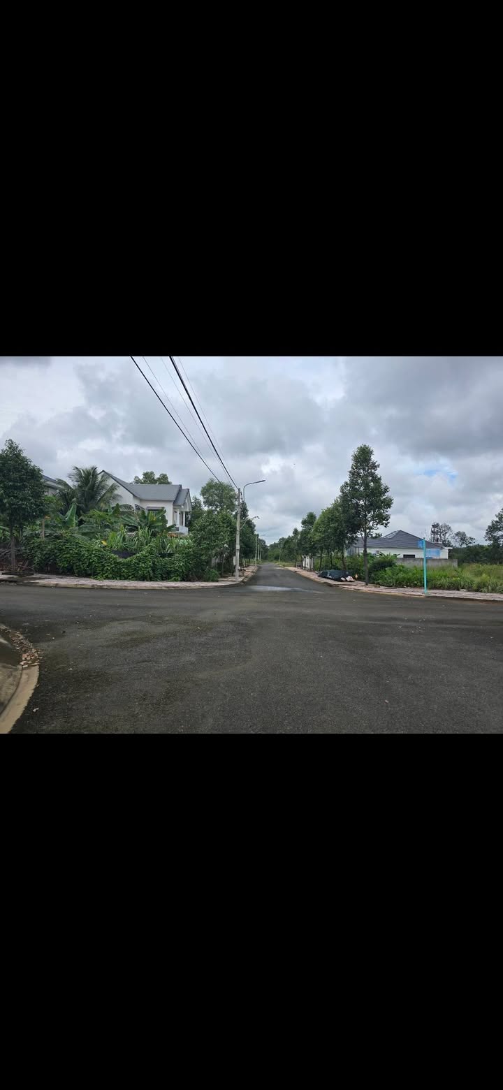 Đất nền góc 2 mặt tiền Tân Phú 300m² giá 2.5 tỷ - Cơ hội đầu tư tuyệt vời!