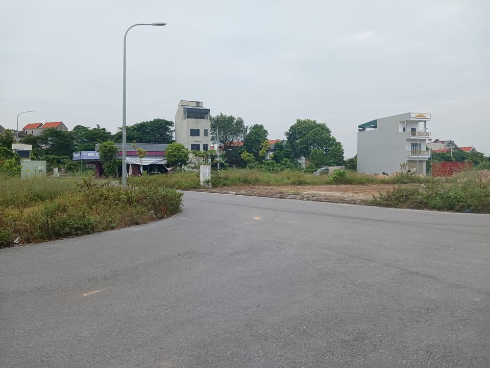 Đất nền Bích Động, Việt Yên 98m² giá 3.5 tỷ - Vị trí kinh doanh thuận lợi!