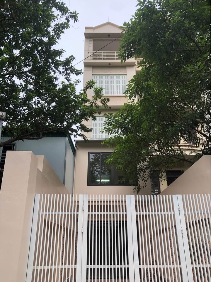 Nhà Đội Cấn Ba Đình 125m² giá 30.5 tỷ - Ô tô đỗ sân, ngõ thông thoáng!