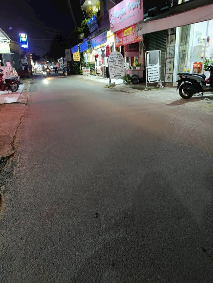 Nhà mặt tiền Nguyễn Khuyến 90m² giá 2.95 tỷ - Kinh doanh sầm uất!