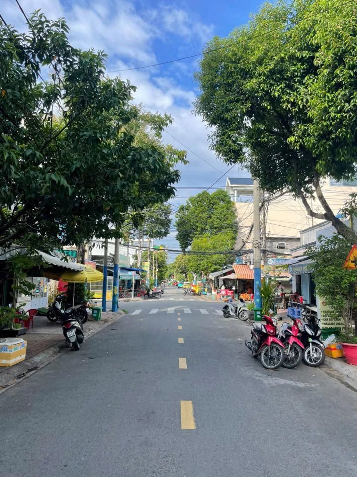 Nhà mặt tiền Phước Bình, Quận 9, 130m² giá 10 tỷ - Đầu tư sinh lời ngay!