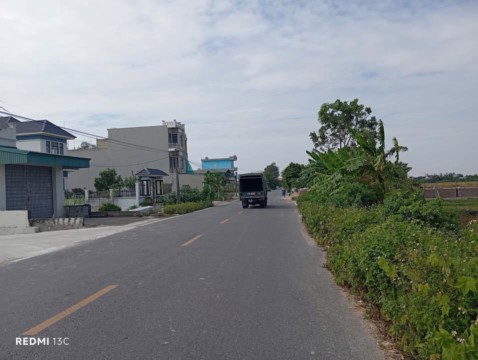 Đất mặt đường 220 Tam Quang 100m² giá 1 tỷ - Tiềm năng phát triển lớn!