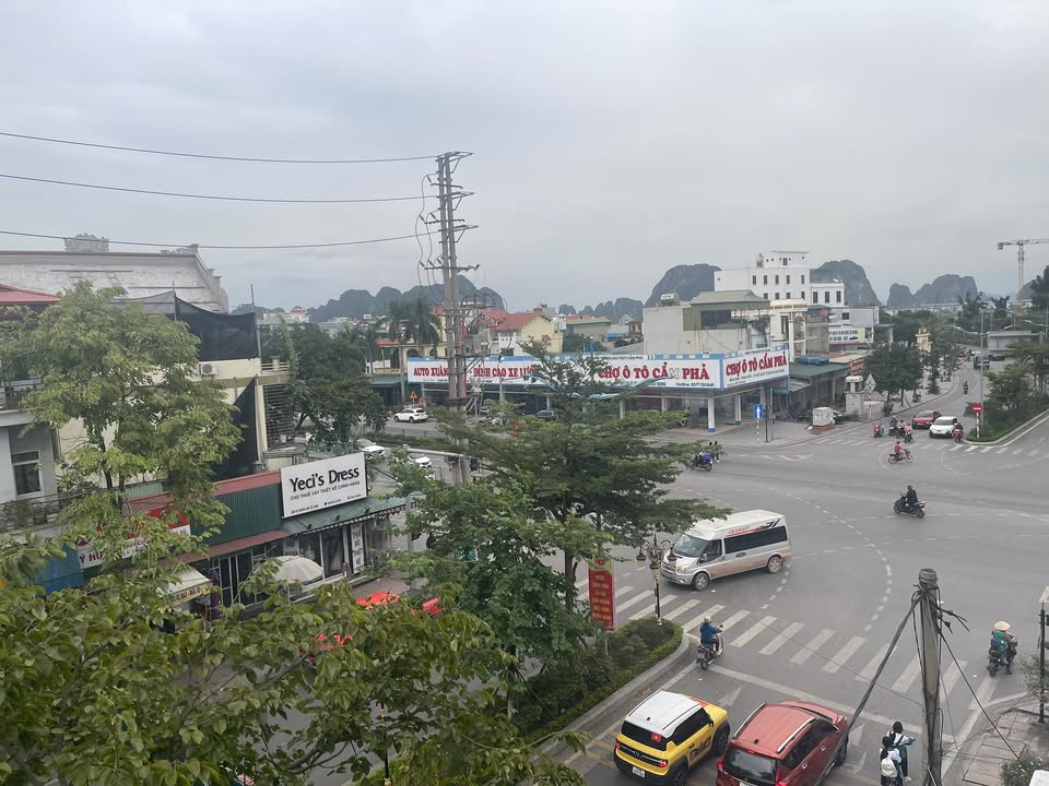 Cho thuê nhà 3 tầng mặt đường Bái Tử Long, Cẩm Phả 230m² - Thích hợp kinh doanh