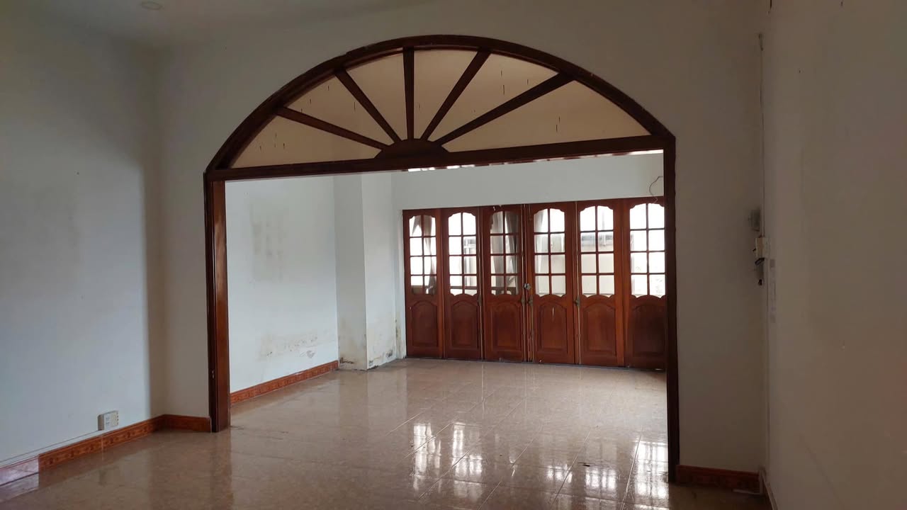 Nhà 3 tầng mặt tiền Lạc Long Quân, Diên Khánh 90m² giá 13 triệu - Kinh doanh tốt!