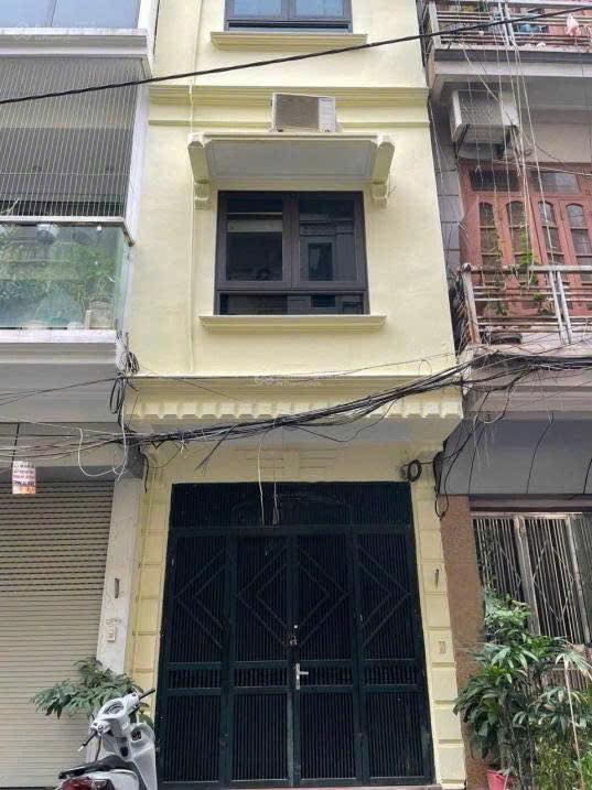 Nhà 3,5 tầng cho thuê tại Ngõ 51 Lãng Yên, Hai Bà Trưng, 35m² - Ô tô đỗ cửa, giá 14 triệu