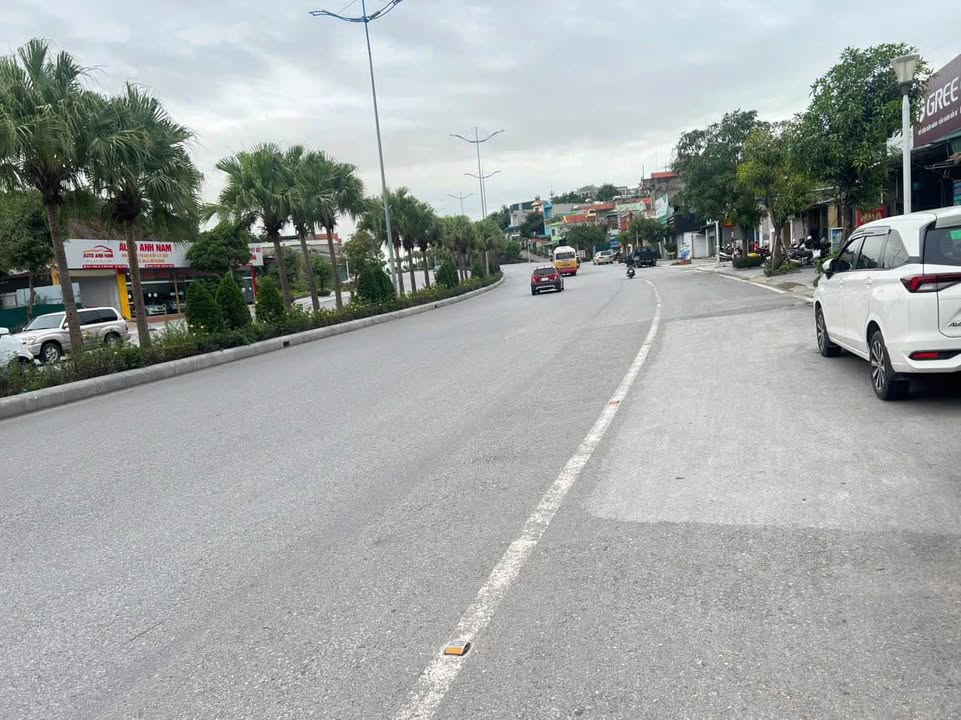 Bán FrontHouse mặt tiền Quốc lộ 18A, Hạ Long 210m² - Khu vực kinh doanh vàng!