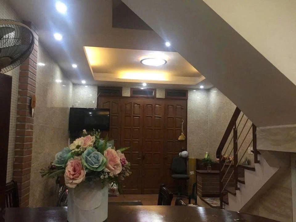 Nhà cho thuê ngõ 179 Vĩnh Hưng, 40m² giá 12 triệu - Nội thất đầy đủ, ô tô vào tận nơi!