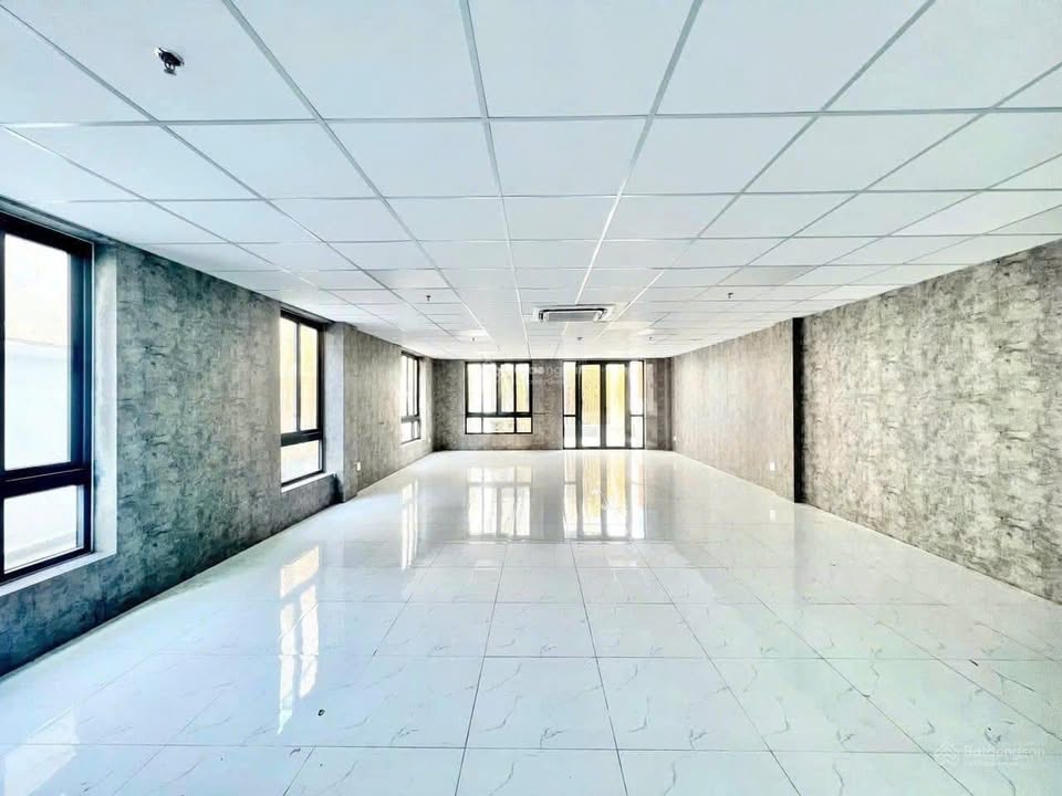 Văn phòng cho thuê tại Dịch Vọng Hậu, Cầu Giấy 100m² - Miễn phí nội thất và ngoài giờ!