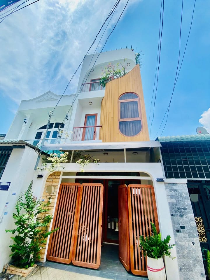 Nhà phố 4 tầng đường Giác Đạo, xã Bà Điểm 60m² giá 5.95 tỷ - Thiết kế cao cấp đầy đủ tiện nghi!