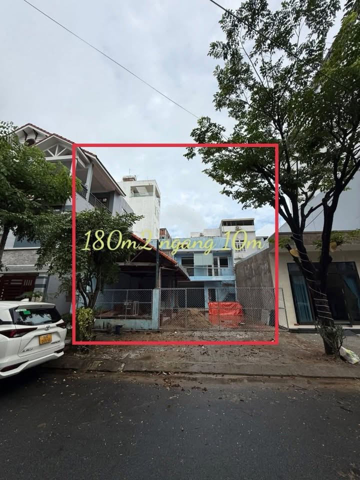 Townhouse Lê Tấn Toán Sơn Trà 180m² giá 33 tỷ - Cơ hội đầu tư tuyệt vời!