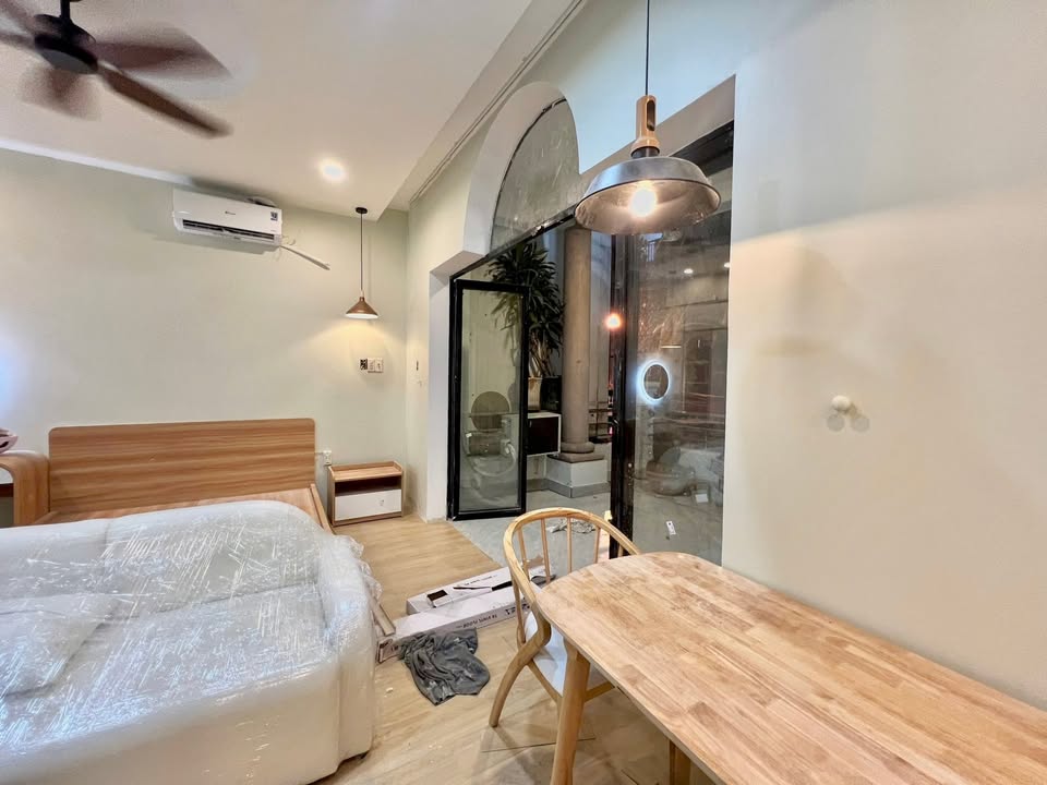 Cho thuê căn hộ chung cư mini mặt tiền đường Hồ Bá Kiện Quận 10 - Nhà mới hoàn thiện, nội thất cao cấp!