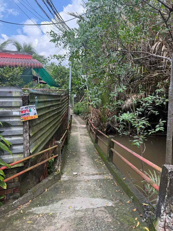 Nhà phố Phú Khương, Bến Tre 170m² giá 850 triệu - Sân vườn thoáng mát!