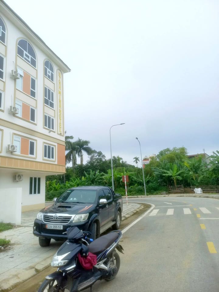 Bán đất phân lô Ỷ La Tuyên Quang 100m² giá 3.8 tỷ - Đường 2 xe tránh, sổ đỏ chính chủ!