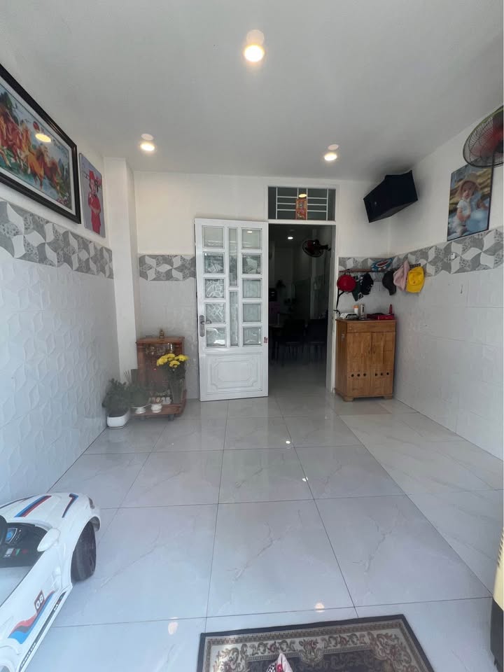 Nhà 2 tầng Lê Hồng Phong Nha Trang 32.6m² giá 2.6 tỷ - Chính chủ bán gấp!