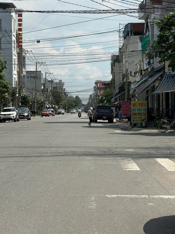 Bán gấp mặt tiền D1, VSIP 1, Thuận An, 125m² chỉ 6.3 tỷ - Cơ hội đầu tư tuyệt vời!