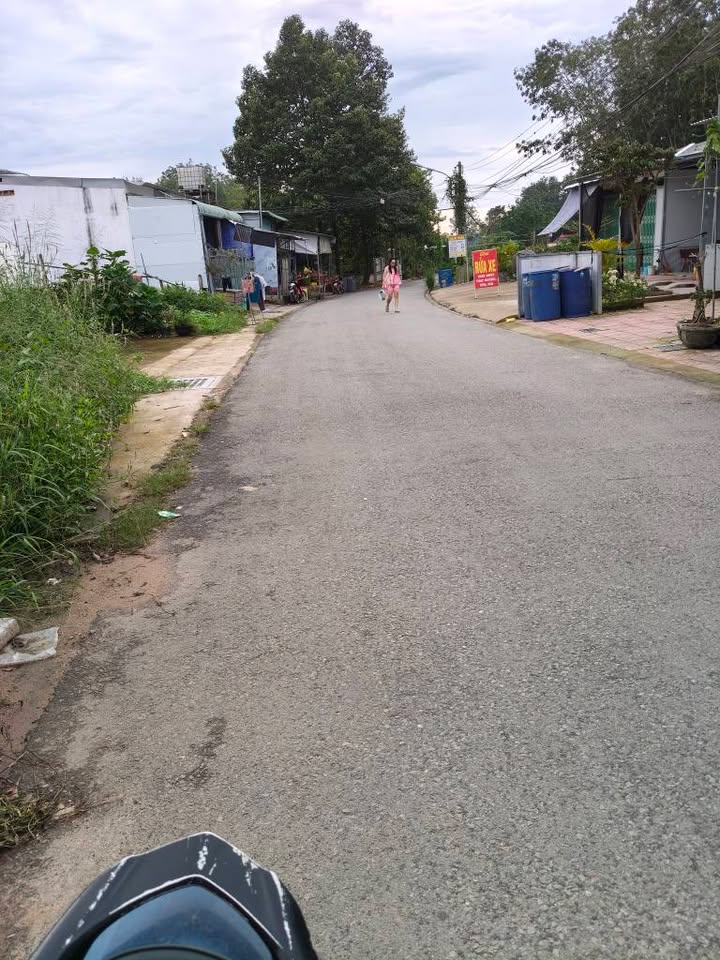 Xưởng Bến Cát Bình Dương 162m² giá 1.8 tỷ - Mặt tiền kinh doanh thuận lợi!