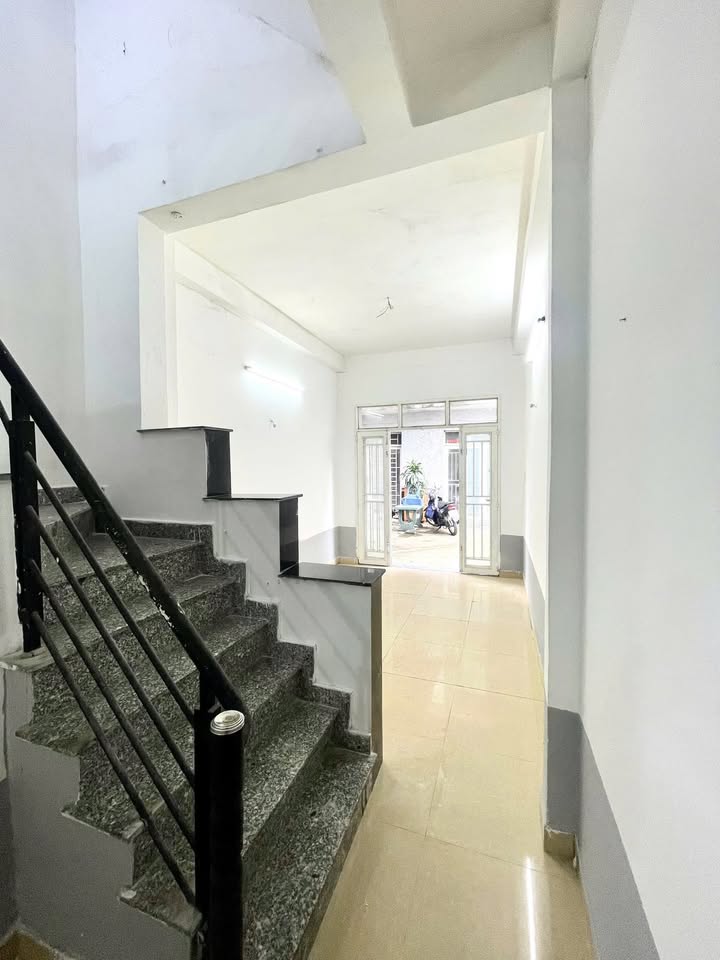 Nhà nguyên căn 1 trệt 2 lầu tại Dĩ An 50m² giá 6.5 triệu - Gần cầu vượt Linh Xuân